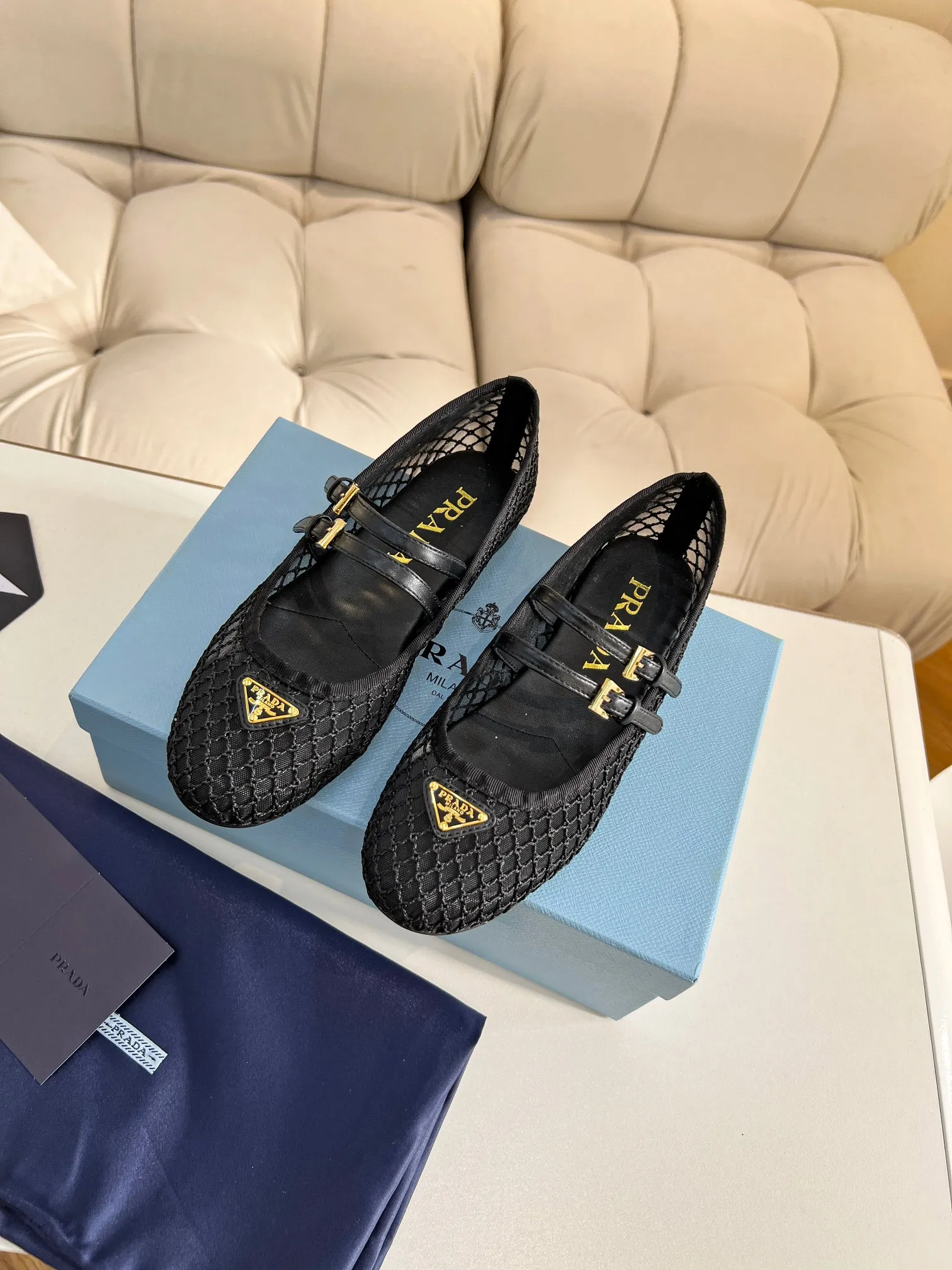 👟👟Ex-factory price 520👟👟 PRADA💝💝25ss💯💯💯New British style dancing shoes Small leather loafers - retro fashion classic items New products created at the first major show of Paris Fashion Week Inspirations are cleverly combined by the D chief designer on the perfect shoe shape. Matched with brand buckles, it is more fashionable. Upper: imported rhombus lining: cowhide lining sole: original [Fireworks][Fireworks] 1:1 molded foam sole Size: 35-41 yards